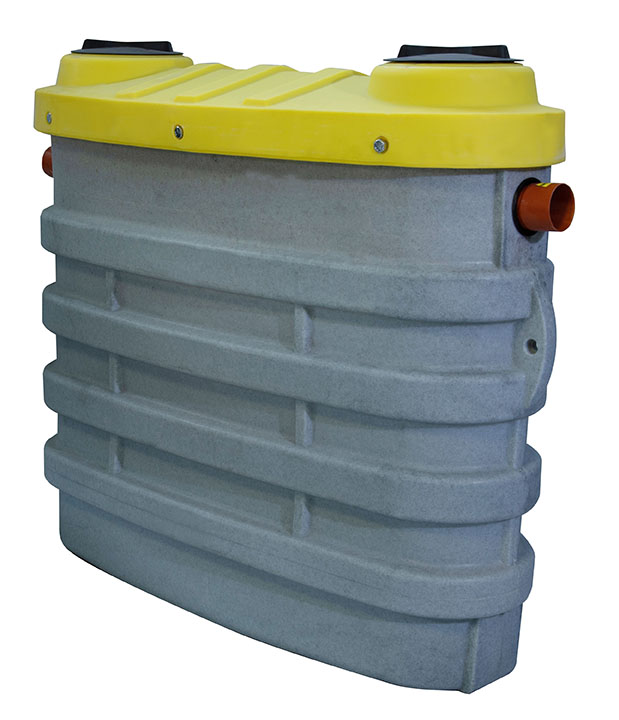 Leaf filter sump with self-cleaning filter basket